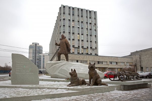 Памятник первопроходцам и исследователям Арктики и Антрактики