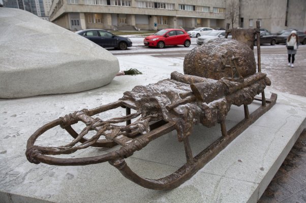 Памятник первопроходцам и исследователям Арктики и Антрактики