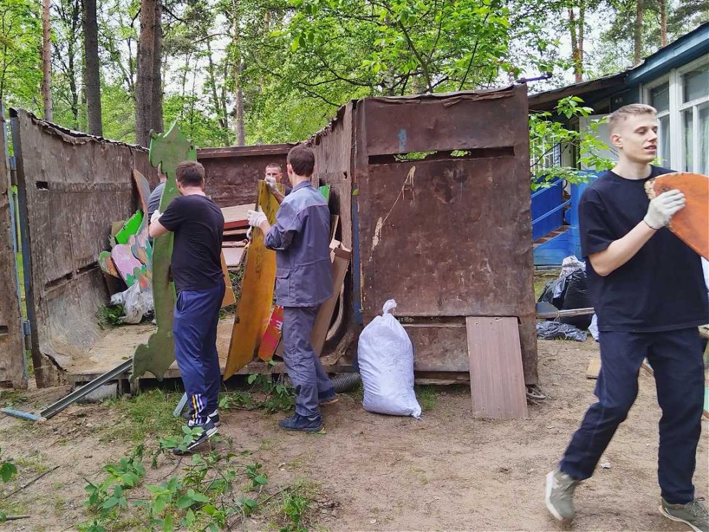 Субботник на даче Центра содействия семейному воспитанию №2 