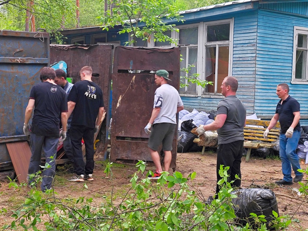 Субботник на даче Центра содействия семейному воспитанию №2 